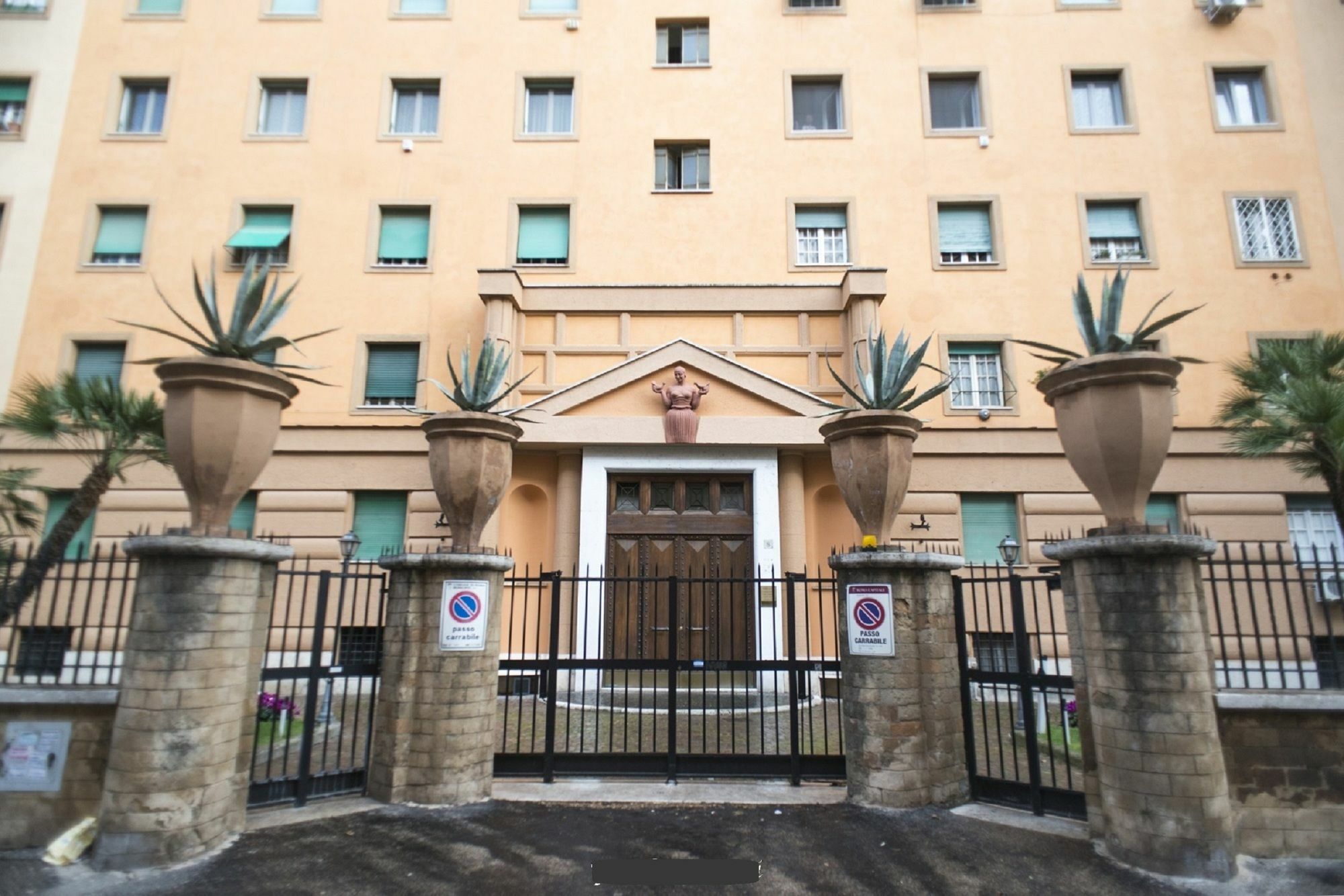 Costantino Secondo Guest House Рим Экстерьер фото